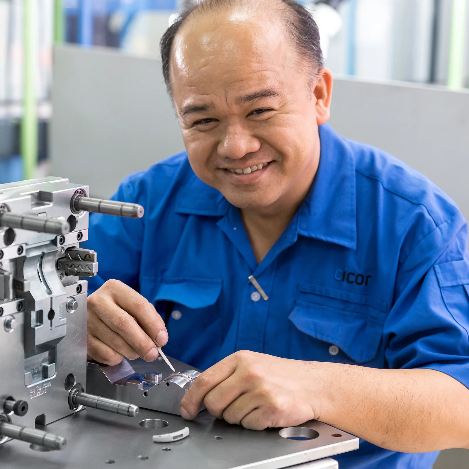 Cicor employee working in the tooling department 
